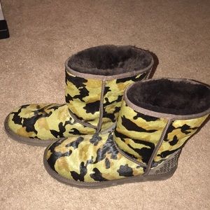 CAMO UGGS